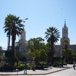 L'Eglise San Francisco et les montagnes derrière !