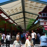 le marché à l'entrée du Temple