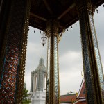 sur le perron de Wat Phra Kaew