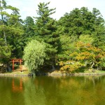 L'étang du Parc de Nara et un Shrine